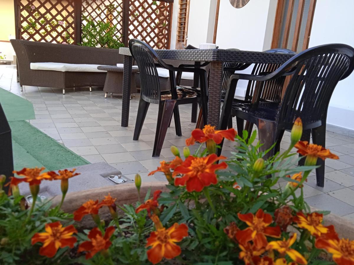 Guest House Oleandro Santa Maria Navarrese Exterior photo