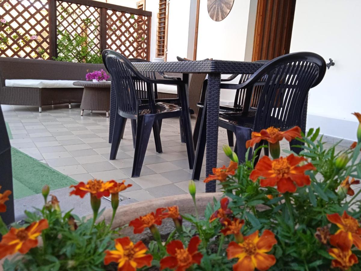 Guest House Oleandro Santa Maria Navarrese Exterior photo