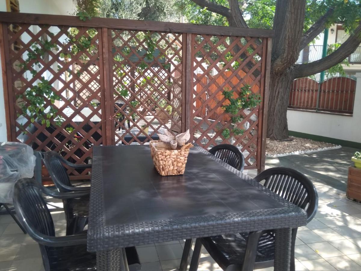 Guest House Oleandro Santa Maria Navarrese Exterior photo